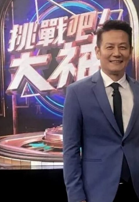 淫荡小骚妇初次挑战黑人巨大的巧克力棒捅得她都快噎著了 - 永乐视频海报